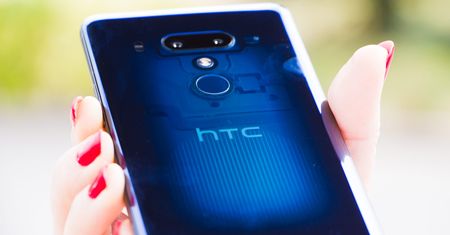Ładny, a już z pewnością oryginalny - test HTC U12+