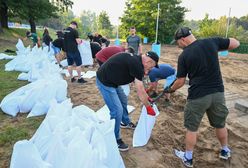 Fala powodziowa. Wrocław umacnia wały, ale nie obyło się bez incydentów