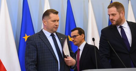 Komputery od rządu. Minister zdradza, na co mogą liczyć uczniowie. "Środki są zabezpieczone"