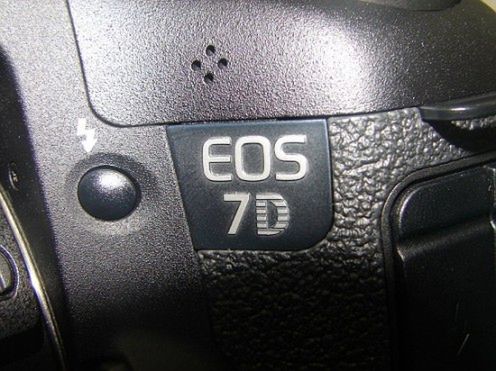 Canon EOS 7D puka do drzwi 2