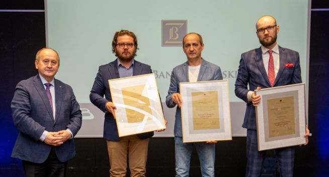 Bartek Godusławski i Jacek Uryniuk z Nagrodami Dziennikarskimi ZBP im. Mariana Krzaka