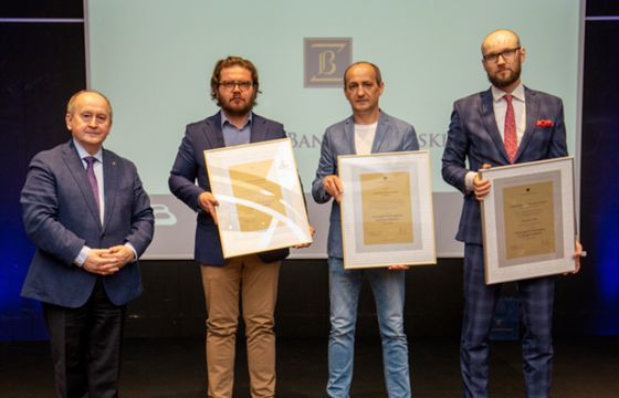 Bartek Godusławski i Jacek Uryniuk z Nagrodami Dziennikarskimi ZBP im. Mariana Krzaka