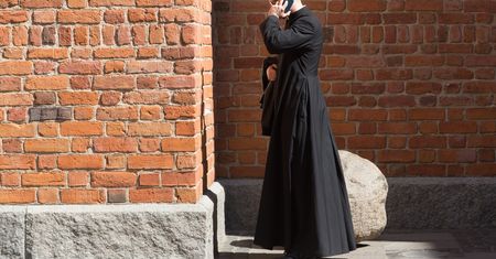 Ksiądz stracił parafialną fortunę. Dał się podstępem oszukać