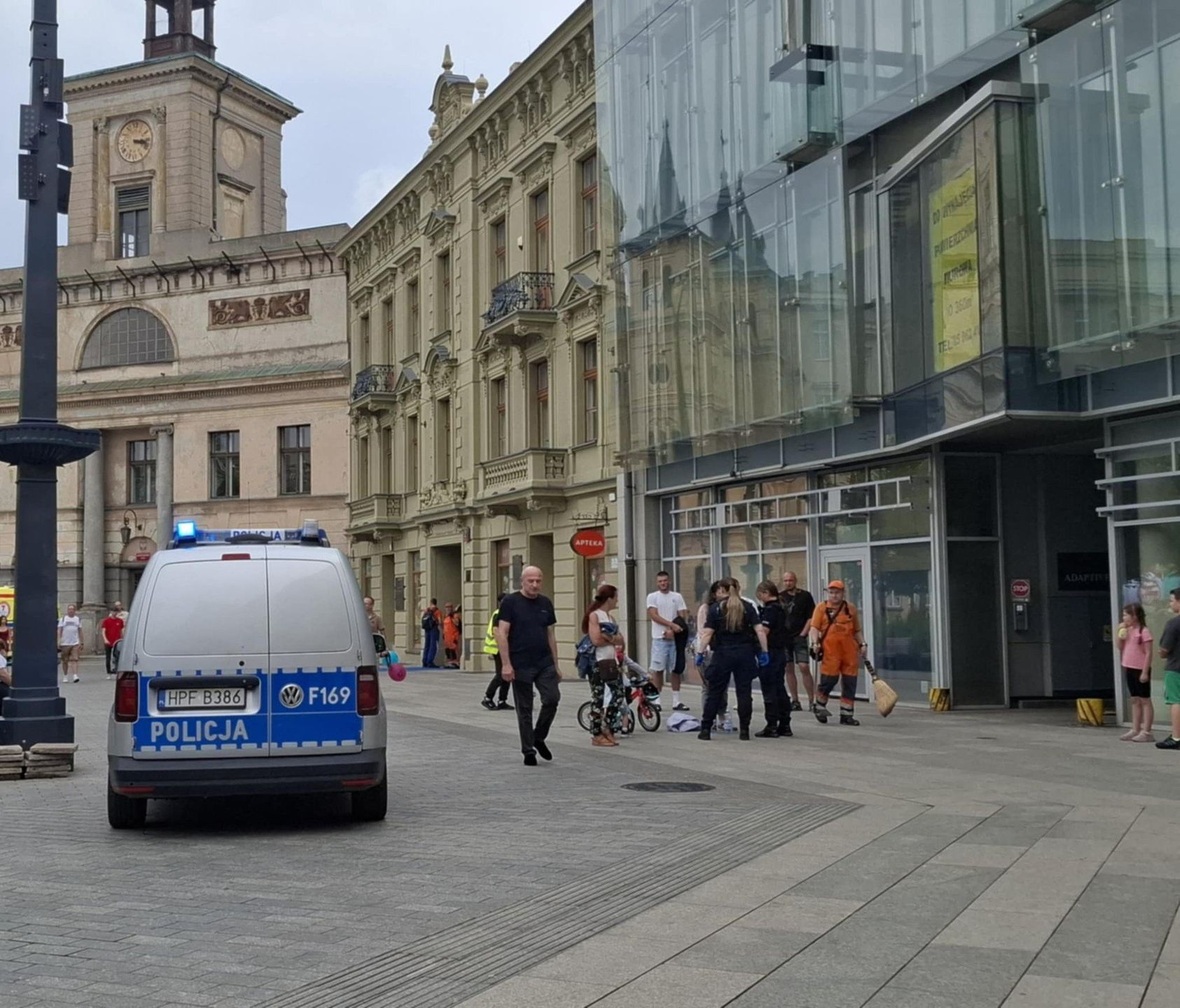 Klient podrapany przez ekspedientkę Żabki