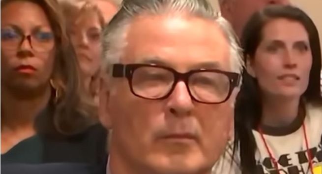 Koniec procesu Aleca Baldwina ws. śmierci na planie westernu. Co zdecydował sąd?