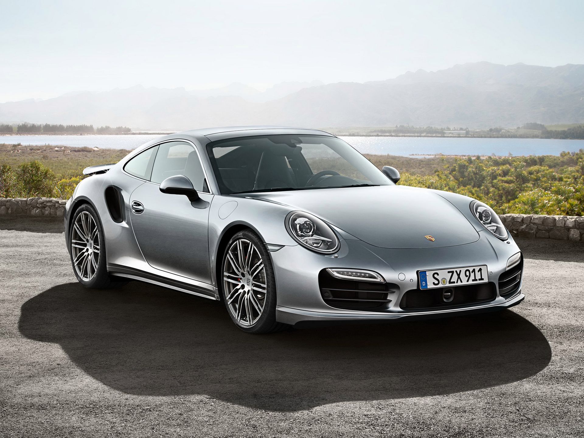 Wybór oddajemy w Wasze ręce. Postawicie na klasykę gatunku, czyli Porsche 911 Turbo?