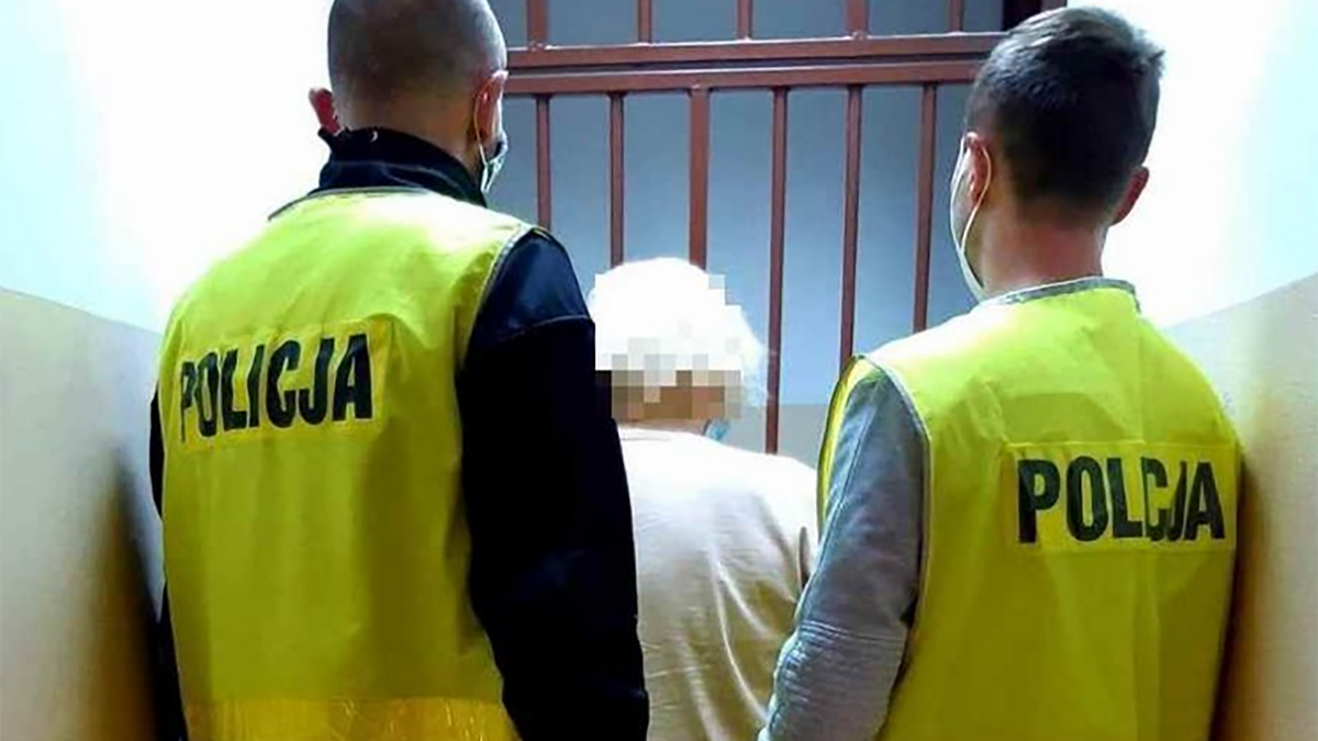 Funkcjonariusze zatrzymali kobietę, która od 15 lat ukrywała się przed policją