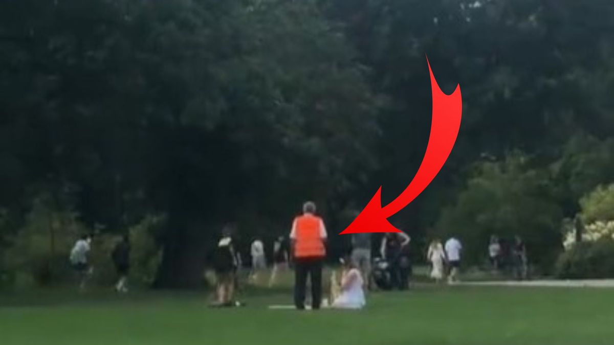 Rozłożyła koc w Łazienkach Królewskich. Pojawiła się ochrona