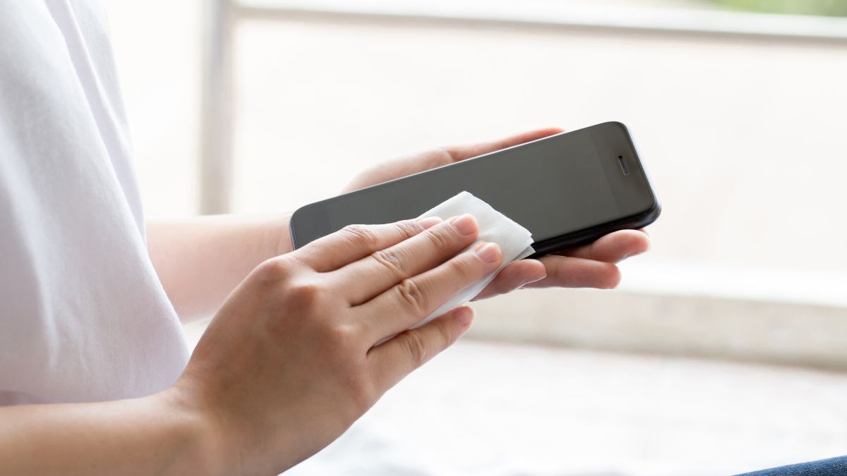 Co najlepiej sprawdzi się do czyszczenia telefonu?