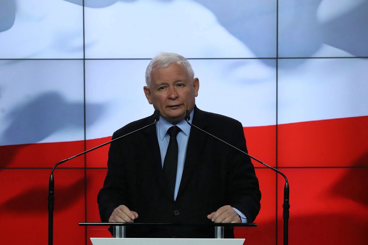 "Pro-life dla futrzaków" Prezes PiS Jarosław Kaczyński podczas oświadczenia dla mediów przy ul. Nowogrodzkiej w Warszawie
