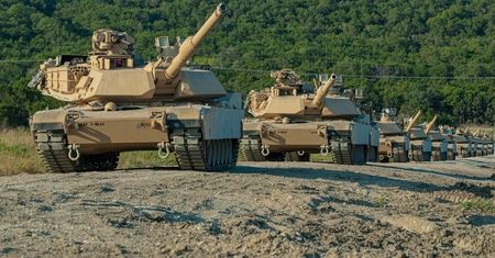 Mniej stałych wojsk USA w Europie, ale więcej w Polsce. Z dodatkową eskadrą F-35