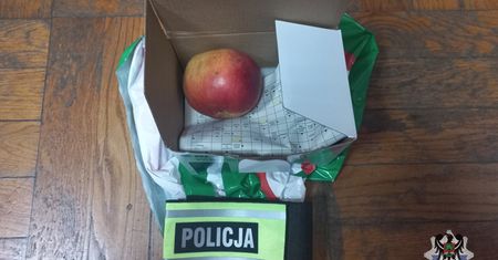 Przechytrzyła oszustów. Zobaczcie, co umieściła w torbie z pieniędzmi