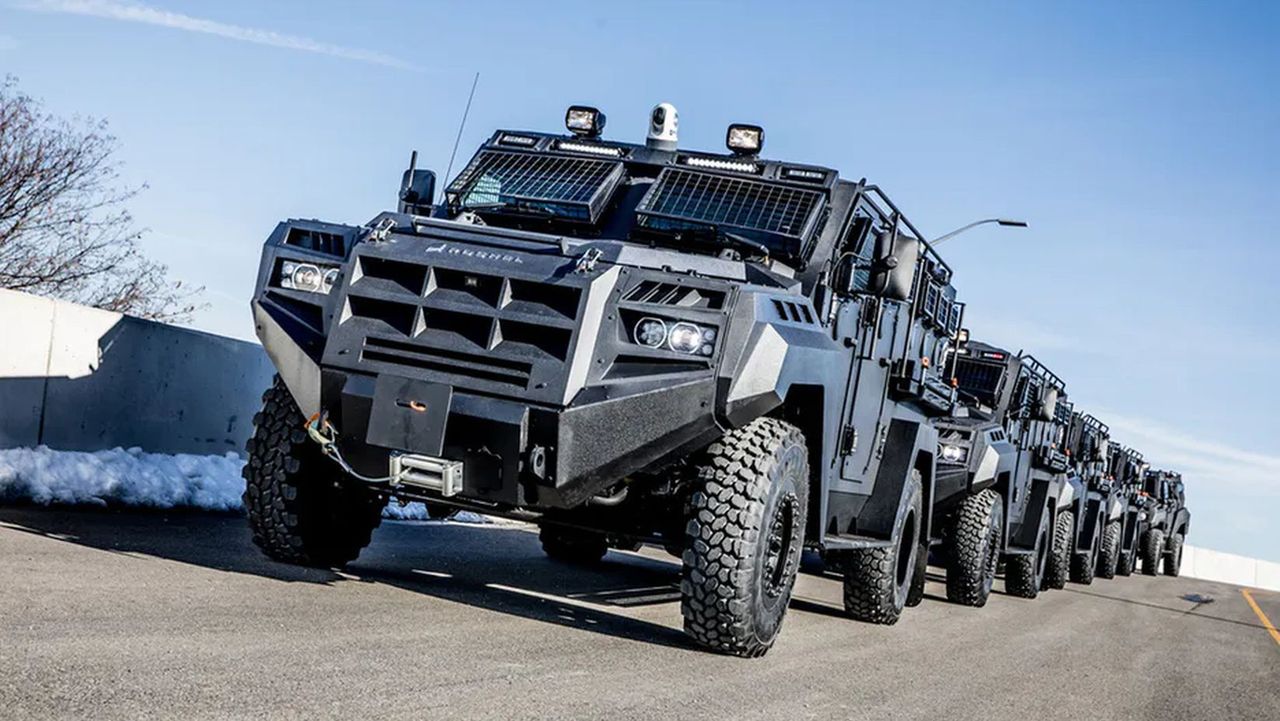 Setki wozów dla Ukrainy. Cenne wsparcie zza oceanu, ale nie z USA