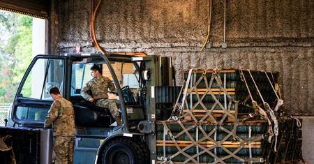 Pentagon w gotowości. Przecieki mówią o błyskawicznej dostawie broni