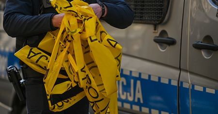 Kosił trawę, nie zauważył osoby śpiącej na ziemi. Doszło do dramatu