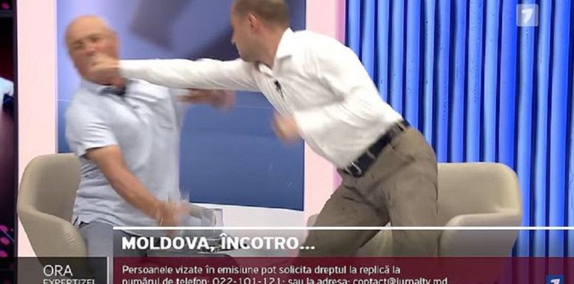 Były minister znokautowany w telewizji! Powalił go prawy prosty [WIDEO]