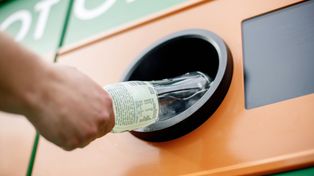Przyniósł 1046 butelek i puszek do Biedronki. Tyle zarobił rekordzista