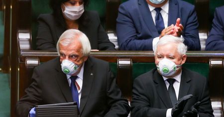 Sejm. Napięcia w PiS po przegranym głosowaniu. "Zabrakło czujności"