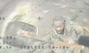 Łopata kontra dron. Nagrali afrykańskiego żołnierza