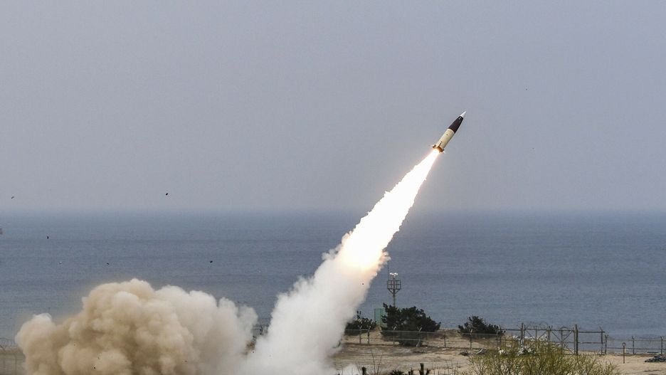 ?wiczenia wojskowe w Korei Po?udniowej
March 24, 2022- South Korea: South Korea's military launches Army Tactical Missile System or ATACMS, during a military exercise at an undisclosed location in South Korea, Thursday, March 24, 2022. North Korea test-fired possibly its biggest intercontinental ballistic missile toward the sea Thursday, according to its neighbors, raising the ante in a pressure campaign aimed at forcing the United States and other rivals to accept it as a nuclear power and remove crippling sanctions. (POLARIS)