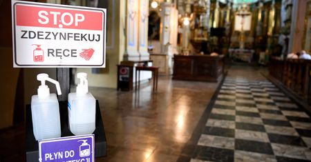 Wypił płyn do dezynfekcji rąk i zasnął w kościele