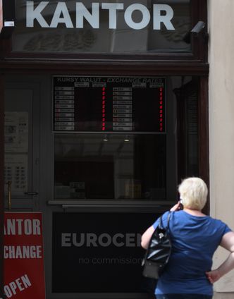 Kursy walut. Nastroje się poprawiają, ale nie zmienia to układu sił na złotym