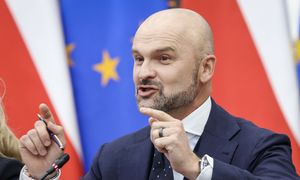 "Prezydent Nawrocki w roli głównej". Brzoska: nowy dzień i nowy scam