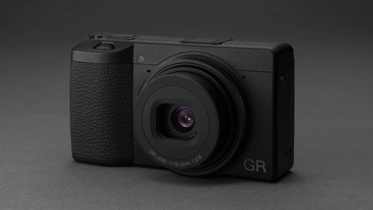 Ricoh GR III: znamy cenę i dostępność długo wyczekiwanego kompaktu 1