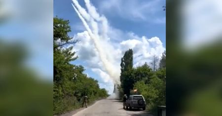 Długo czaili się w zaroślach. Potężny ostrzał z HIMARS-ów