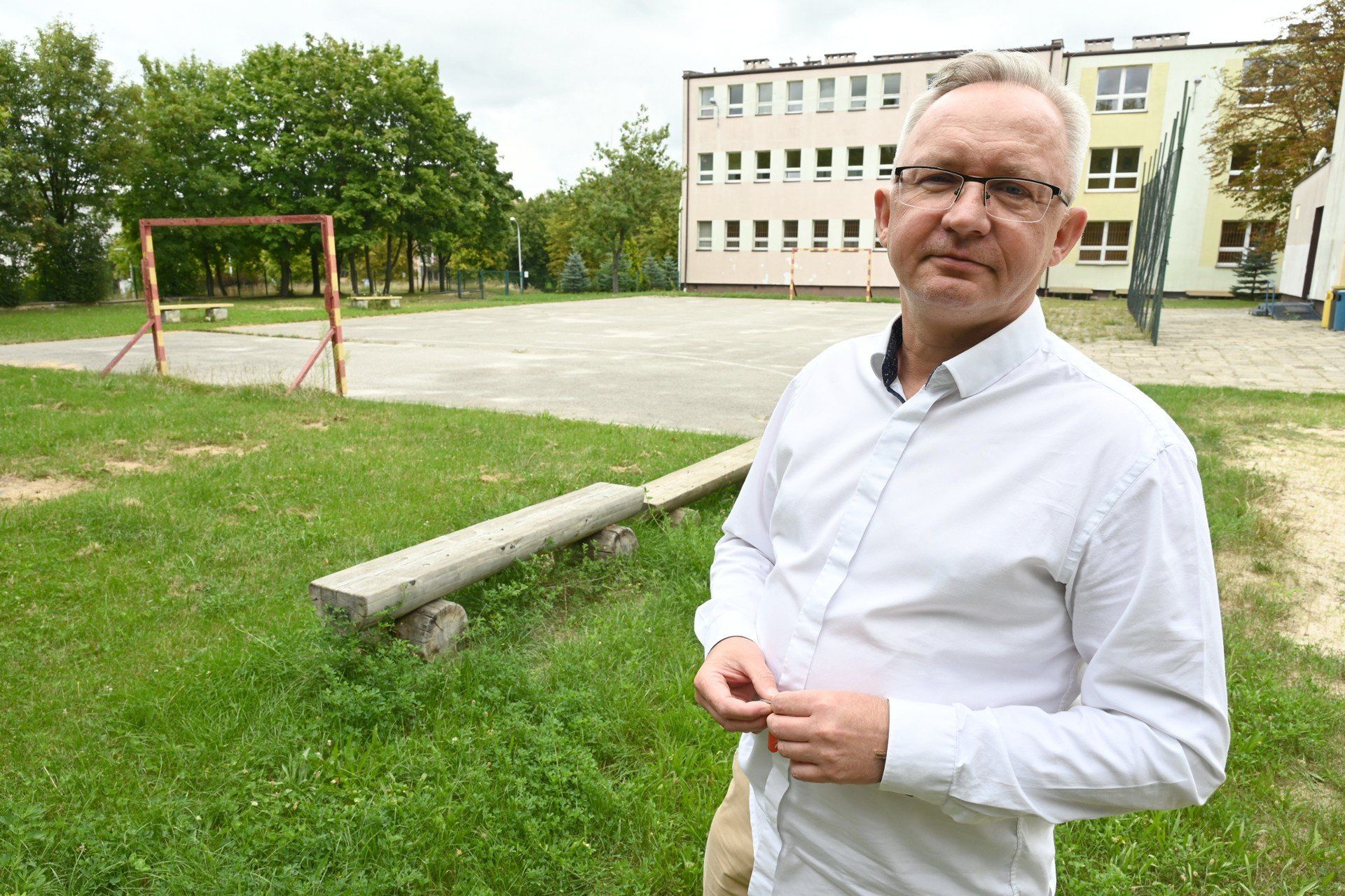 Na zdjęciu Michał Kucmin, dyrektor Szkoły Podstawowej numer 22 imienia generała Stanisława Maczka w Kielcach