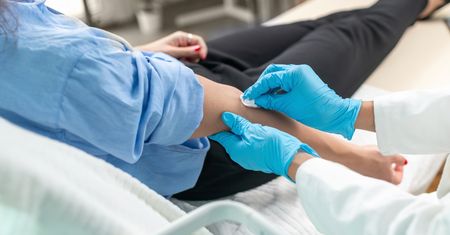 Menopauza zostawia ślad we krwi. Zmiany wykryto w 1300 białkach