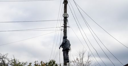 Rosja atakuje energetykę Ukrainy. Rząd wzywa do oszczędności