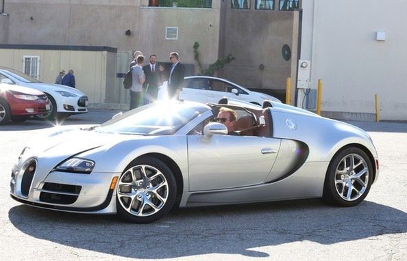 Arnold Schwarzenegger w swoim Bugatti Veyronie Grand Sport Vitesse