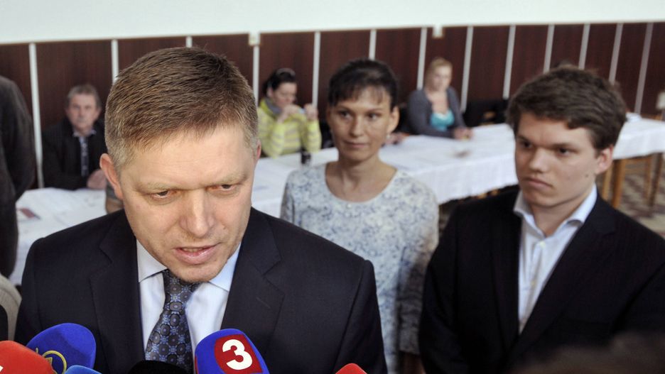 2014 rok. Robert Fico, jego żona Svetlana i Michal