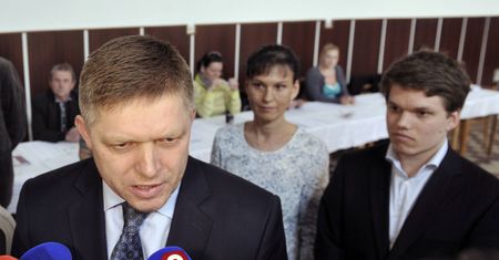 Rodzina Robert Ficy. Kim są jego żona i syn