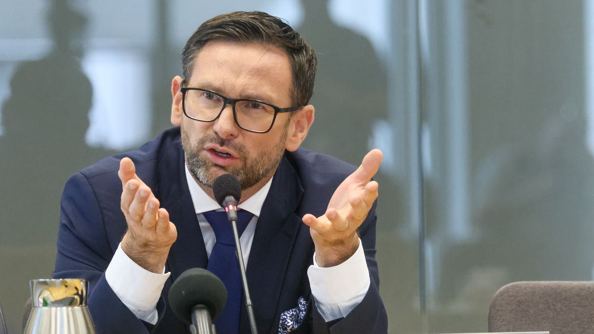 Warszawa, 09.07.2024. Wezwany w charakterze świadka, były prezes Orlenu, europoseł PiS Daniel Obajtek zeznaje przed sejmową komisją śledczą ds. afery wizowej, 9 bm. w Sejmie w Warszawie. (mr) PAP/Leszek Szymański