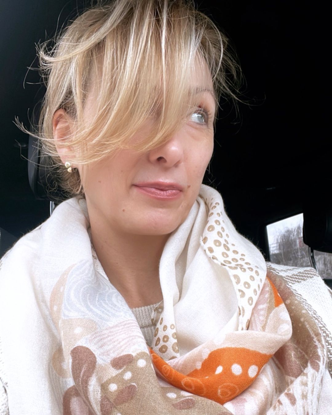 Anna Kalczyńska rozprawia o inflacji i chwali się "luksusowymi" sandałkami... Wyszło zabawnie? 