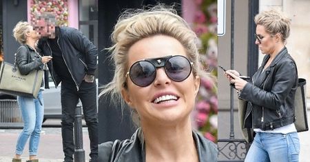 Uradowana Blanka Lipińska daje koledze całusa, wymachując torebką Balmain za 3,5 tysiąca złotych (ZDJĘCIA)