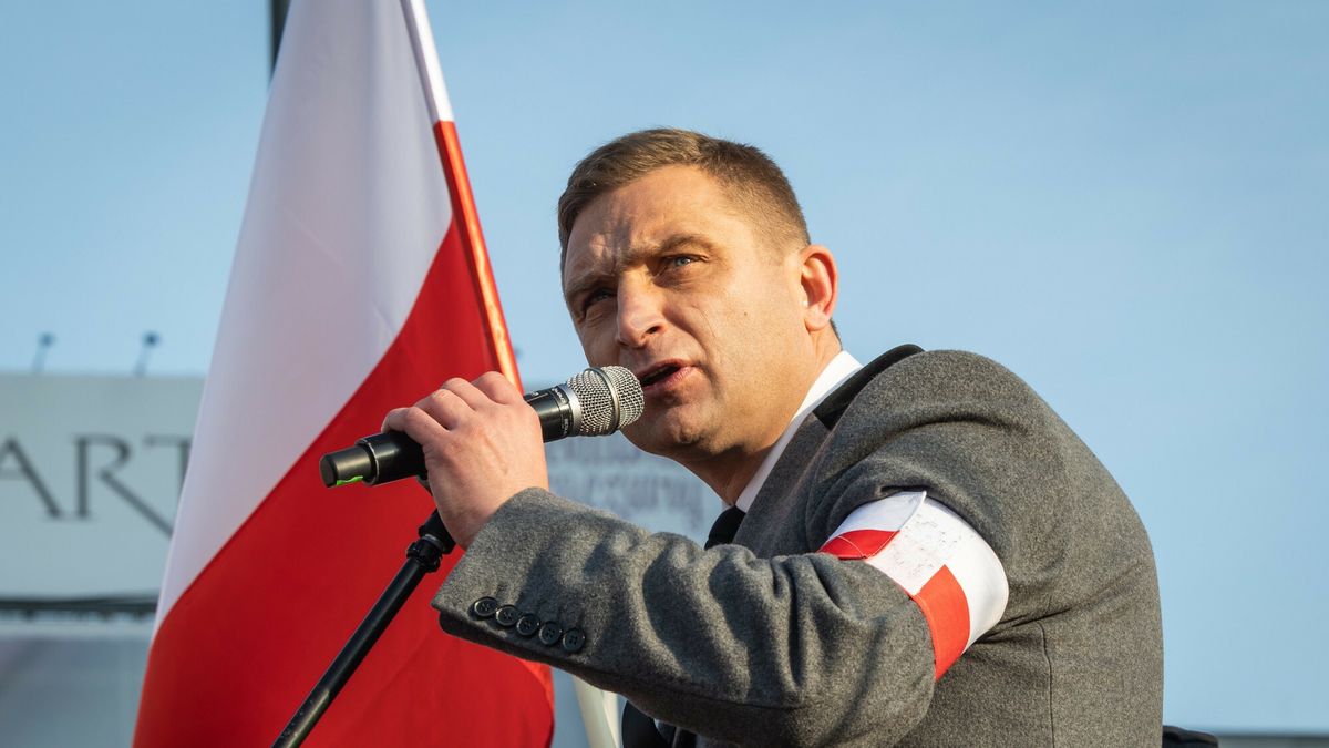 Tak wygląda walka korporacji międzynarodowych z polskim patriotyzmem - przyznał szef Marszu Niepodległości Robert Bąkiewicz 