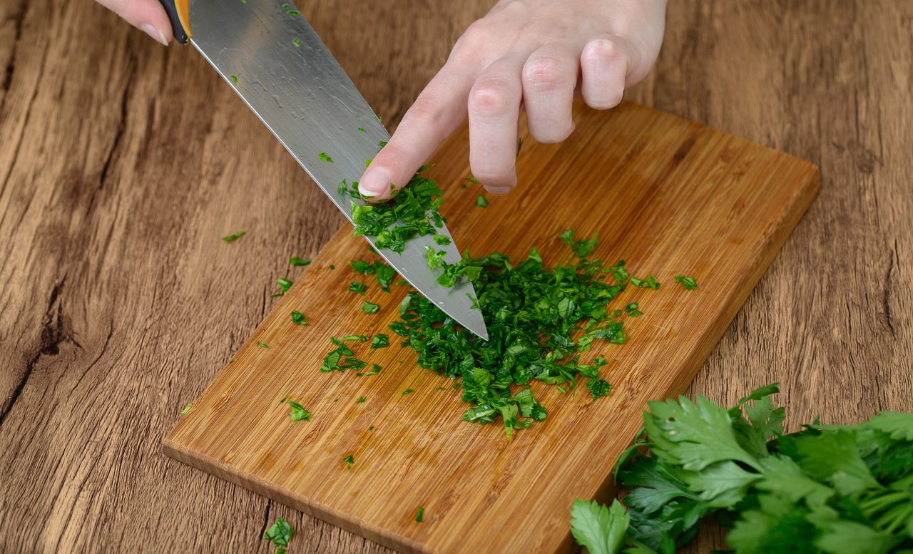 A bacteria haven? Simple trick for a sparkling clean cutting board