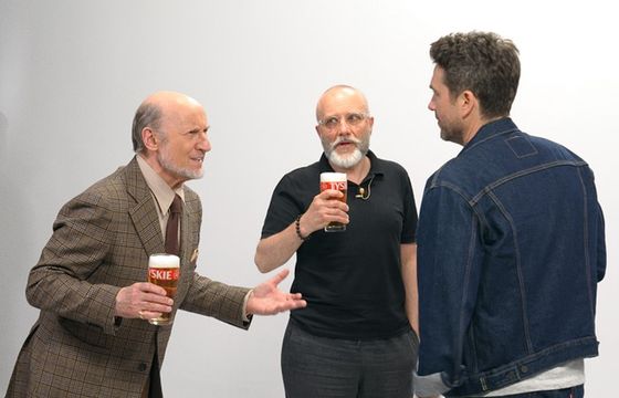 Piotr Fronczewski i Marcin Dorociński na castingu reklamują piwo Tyskie