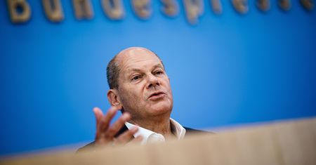 Niemcy przeciw zakazowi dla Rosjan. Kanclerz Scholz: "To wojna Putina"