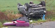 Lwówek Śląski: 19-latek stracił panowanie nad oplem i dachował