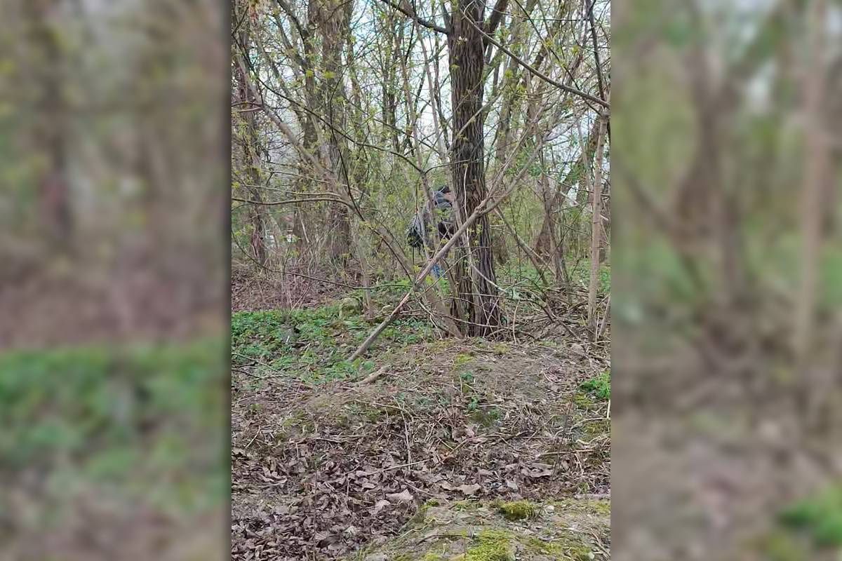 Wiosna przynosi nie tylko piękne dni, ale i niepokojące zjawiska. Zboczeniec przyłapany przez kobietę zaczął uciekać