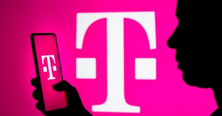 T-Mobile odpalił promocję z nielimitowanym internetem. Jedyny wymóg to... wiek