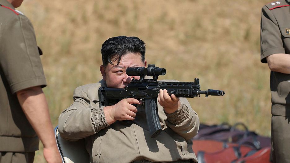 Kim Dzong Un dokonuje inspekcji oddziałów armii KRLD