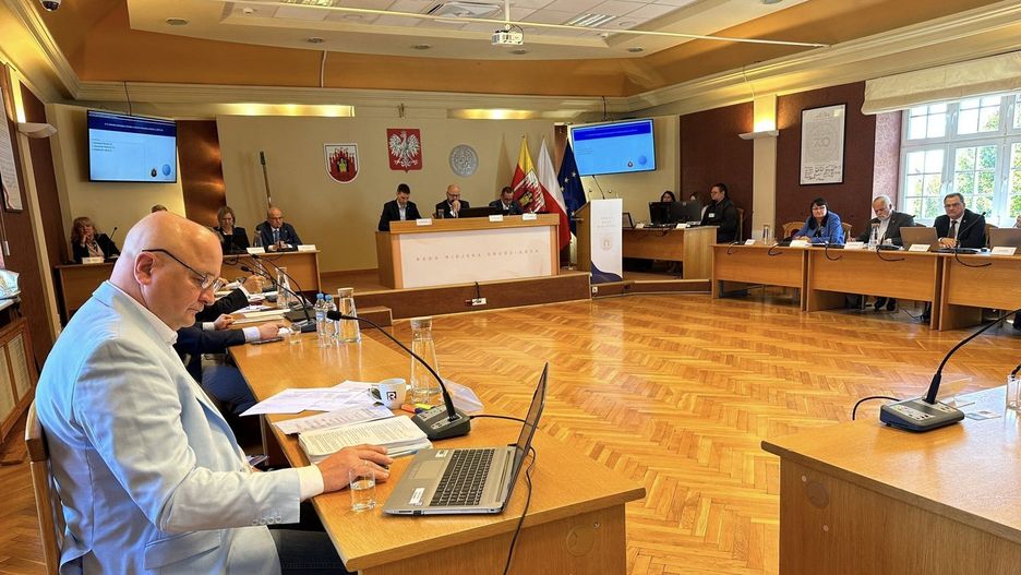Większość radnych Grudziądza zgodziła się na transfer 4 mln zł dla GKM-u i 2 mln zł dla Olimpii