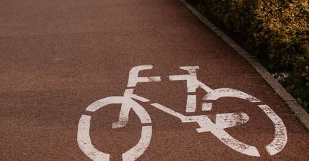 Ponad 330 tys. zł na rozwój szlaków turystycznych w Metropolii Toruńskiej. Rowerzyści zyskają nowe udogodnienia
