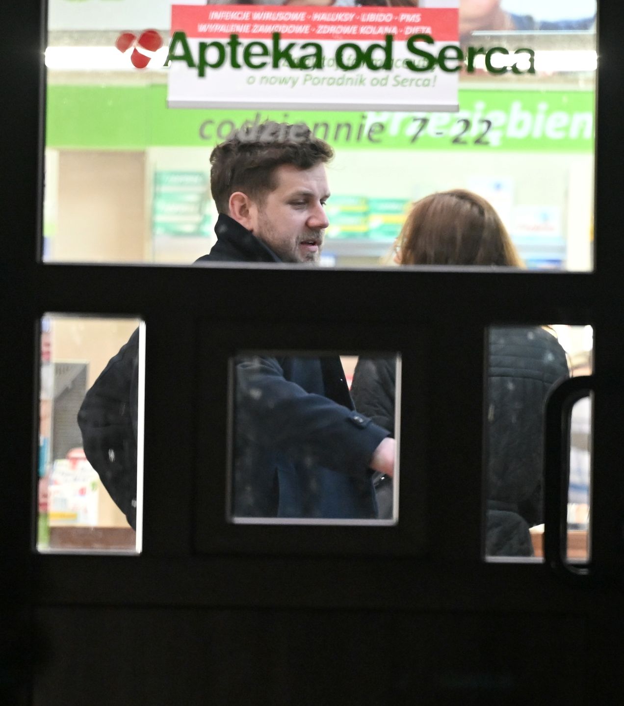 Antoni Królikowski i Izabela Banaś na wieczornym spacerze