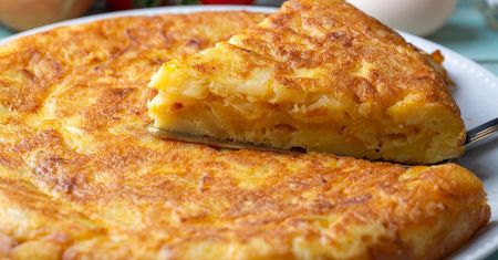 Zamiast smażyć placki ziemniaczane, robię omlet. Cała rodzina zajada ze smakiem